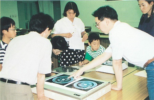 現像されたX線フィルムの観察