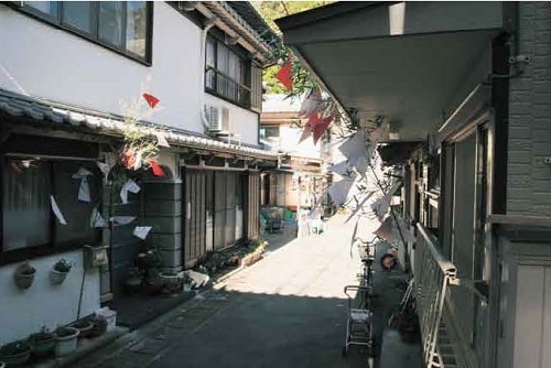 図4 竹ヶ島・家の前の竹の飾り（ 2007.1.13)