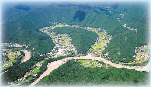 図3 空から見た鮎川西ノ宮遺跡