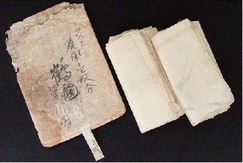 図3 群鶴（ぐんかく）図粉本と収納袋