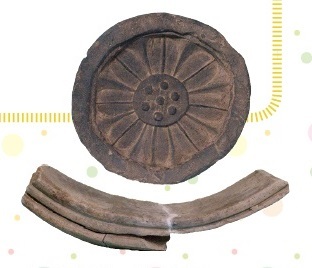 軒丸瓦（上）・軒平瓦（下）（美馬市郡里廃寺跡：美馬市教育委員会蔵）