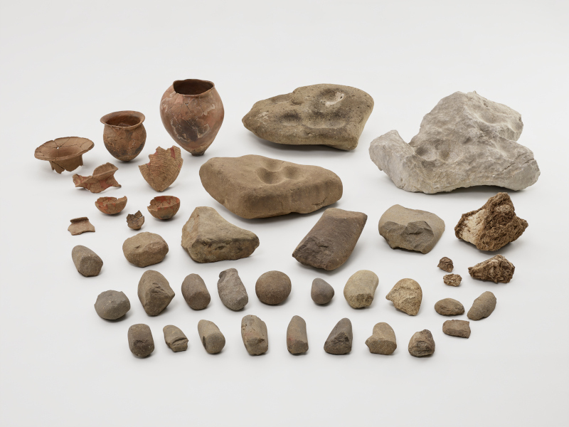 一括指定品。辰砂鉱石と石杵剥片は徳島県立埋蔵文化財総合センター蔵
