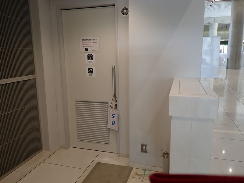 2階博物館入口横の授乳室の入り口