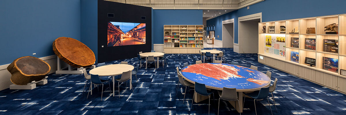 The Communication Zone is a space comprised of various elements. These include the high-definition “Yusan” Theater, the Digital Collection Wall, a communication board for staff-visitor interactions, and more to fully understand Tokushima.